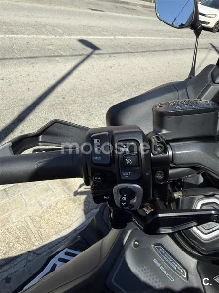 Yamaha TMAX – Vista 7