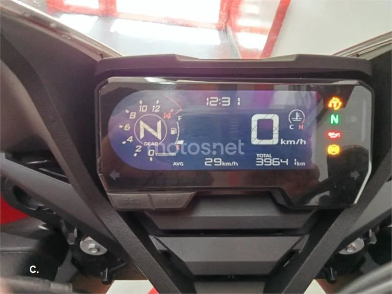 Honda CBR 650 R – Vista 12