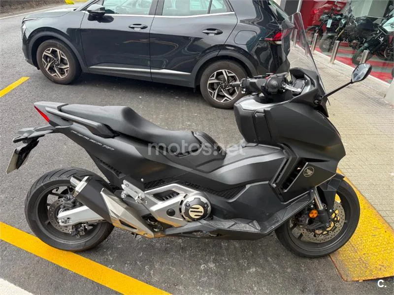 Honda Forza 750 – Vista 3