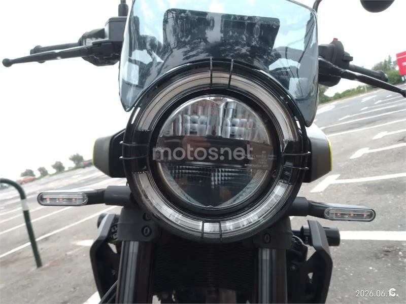 Husqvarna Svartpilen 401 – Vista 5