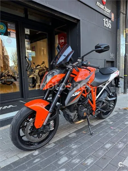 KTM 1290 Super Duke R – Vista 3