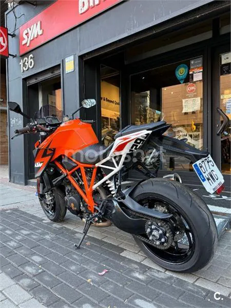 KTM 1290 Super Duke R – Vista 4