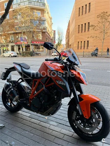 KTM 1290 Super Duke R – Vista 9