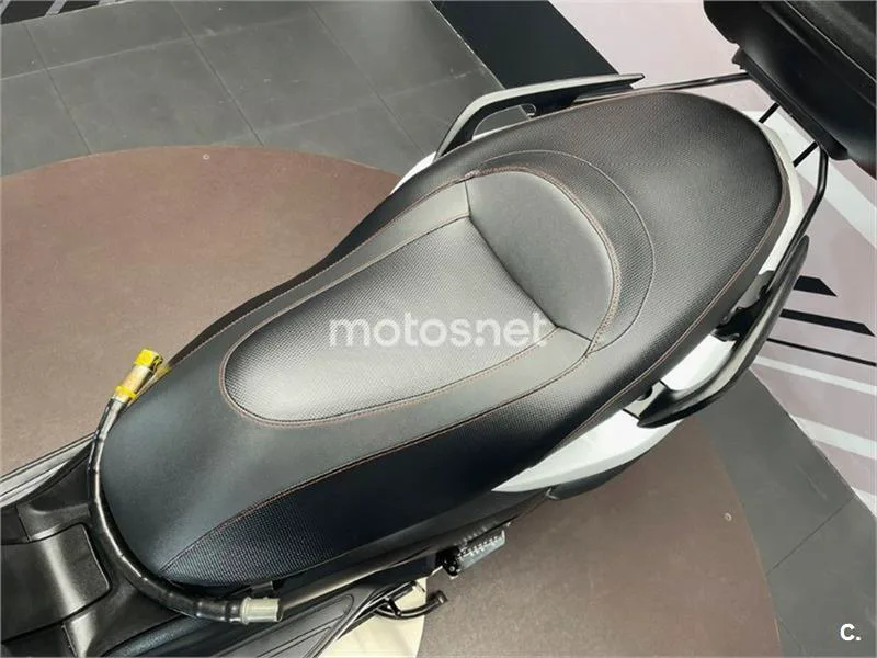 Yamaha XMAX 250 – Vista 17