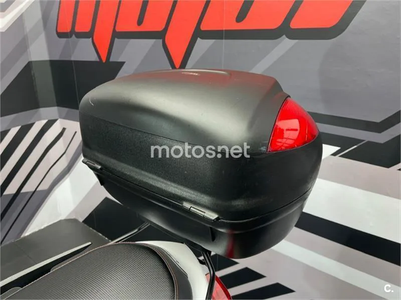 Yamaha XMAX 250 – Vista 18