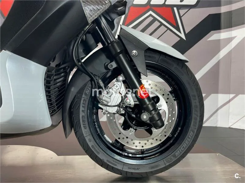 Yamaha XMAX 250 – Vista 19