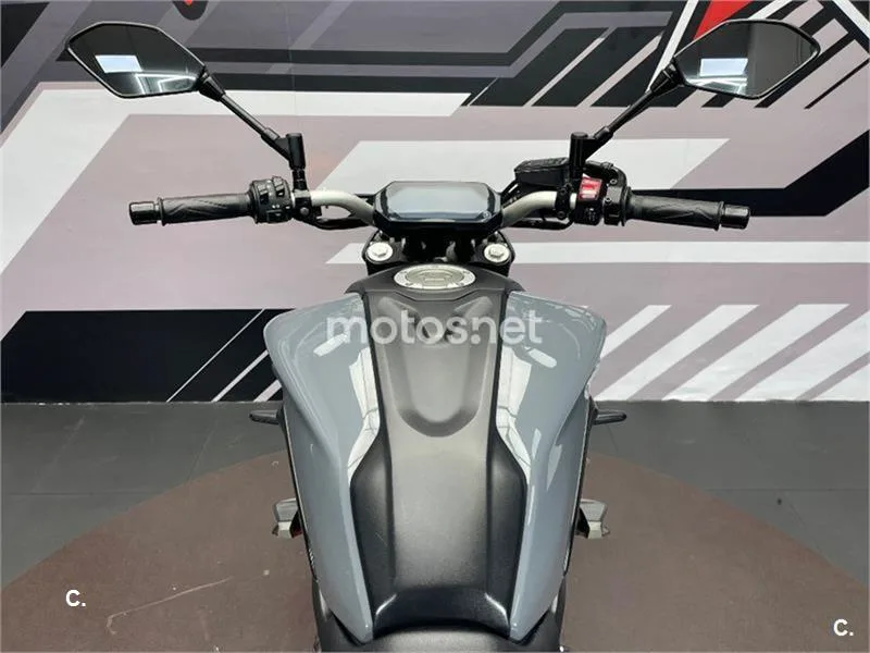 Yamaha MT-07 – Vista 7