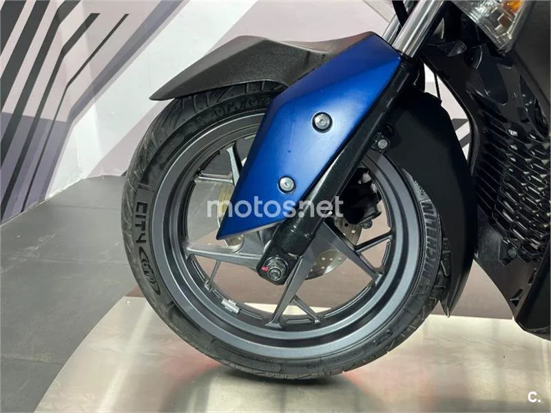 Yamaha XMAX 300 – Vista 15
