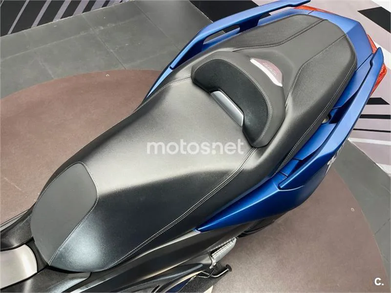 Yamaha XMAX 300 – Vista 16
