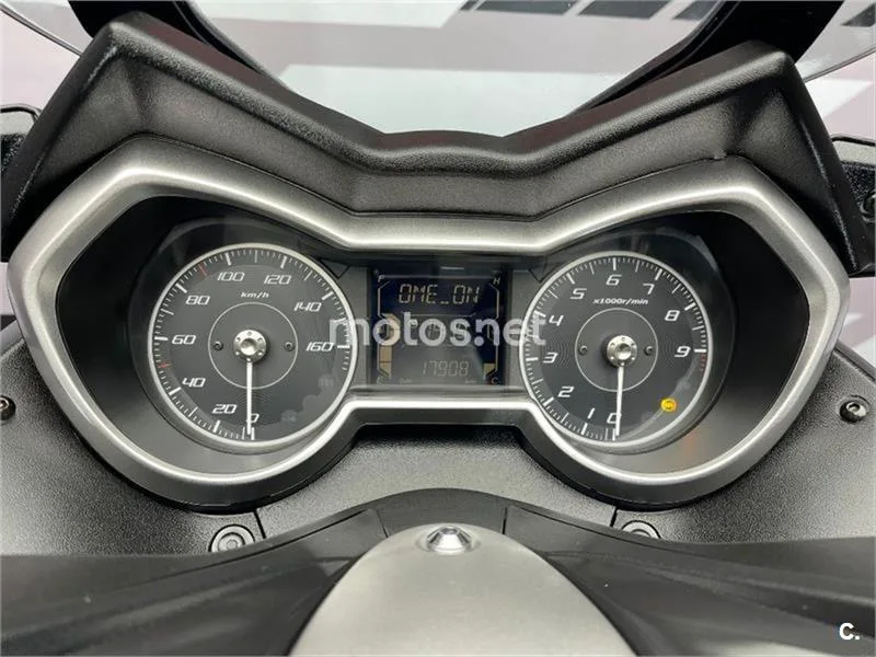 Yamaha XMAX 300 – Vista 6