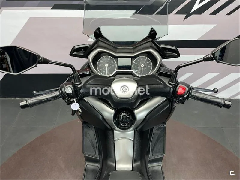 Yamaha XMAX 300 – Vista 7