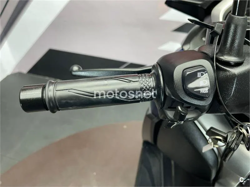 Yamaha XMAX 300 – Vista 8