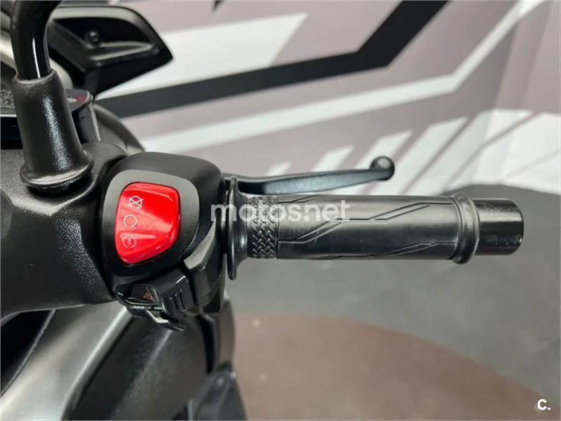 Yamaha XMAX 300 – Vista 9