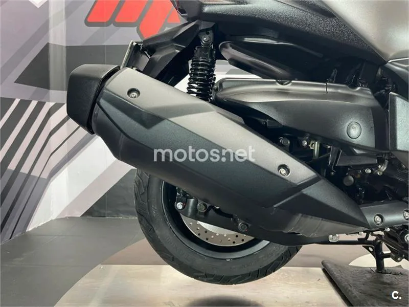 Yamaha XMAX 400 – Vista 13