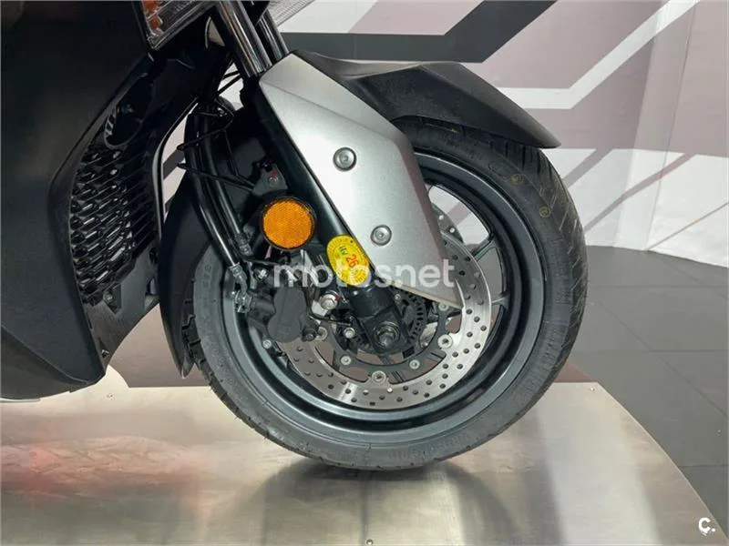 Yamaha XMAX 400 – Vista 14