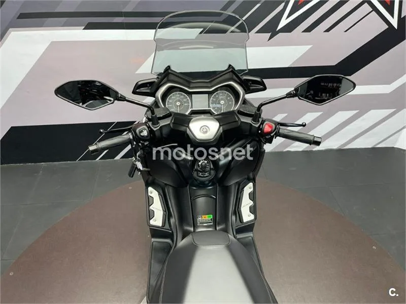 Yamaha XMAX 400 – Vista 7