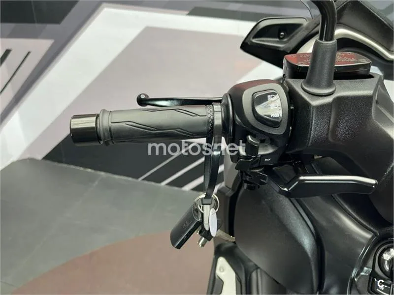 Yamaha XMAX 400 – Vista 8