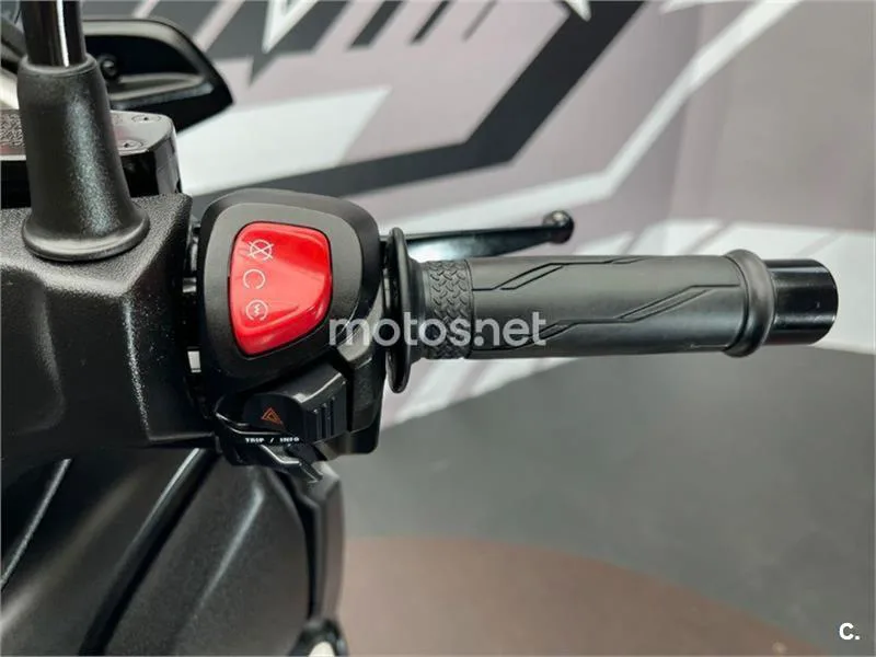 Yamaha XMAX 400 – Vista 9