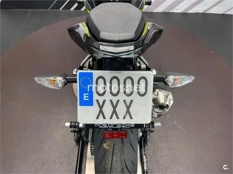 Kawasaki Z900 – Vista 11