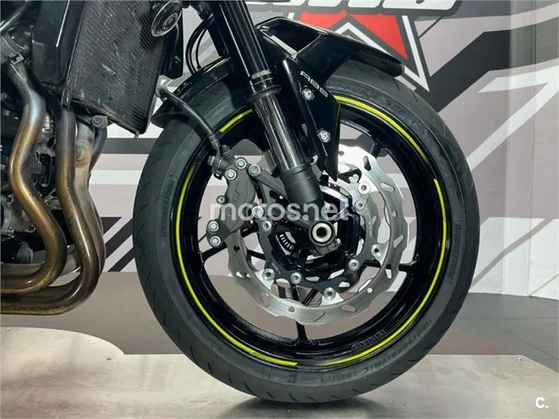 Kawasaki Z900 – Vista 12