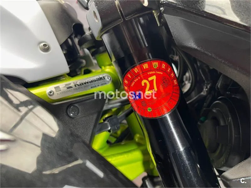 Kawasaki Z900 – Vista 14