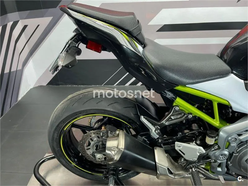 Kawasaki Z900 – Vista 15