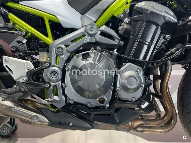 Kawasaki Z900 – Vista 16