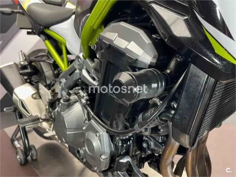 Kawasaki Z900 – Vista 18