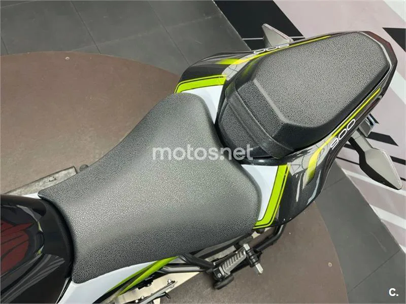 Kawasaki Z900 – Vista 19
