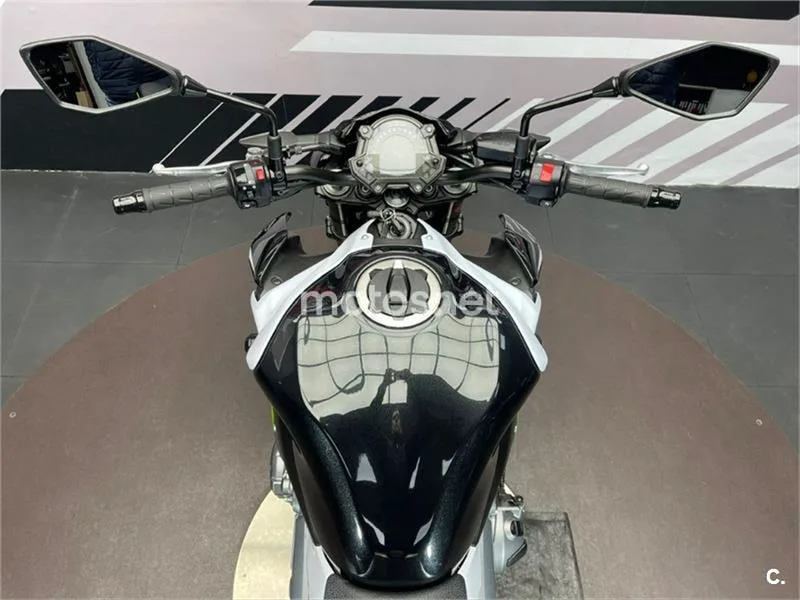 Kawasaki Z900 – Vista 7