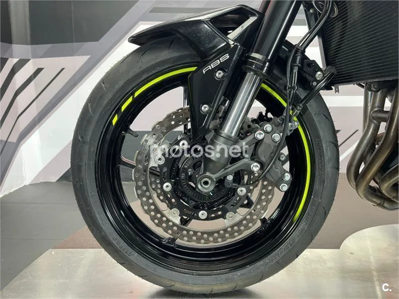 Kawasaki Z900 – Vista 13