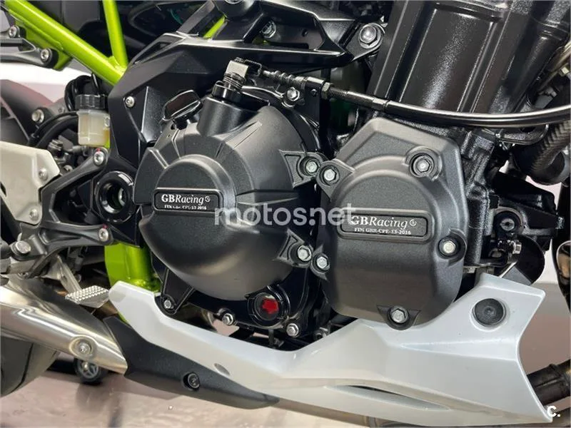 Kawasaki Z900 – Vista 15