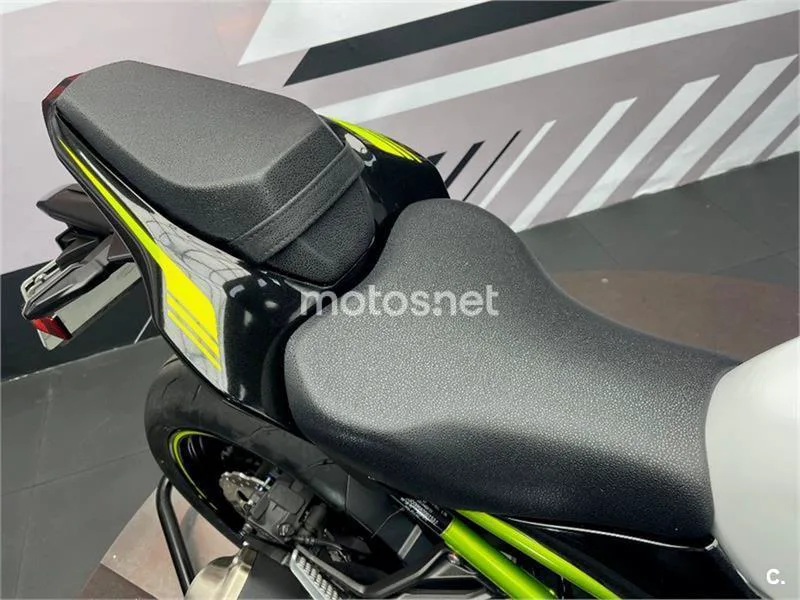 Kawasaki Z900 – Vista 16