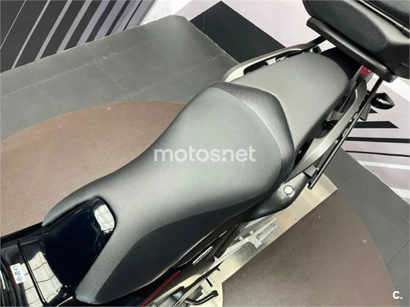 Honda Integra 750 S – Vista 13