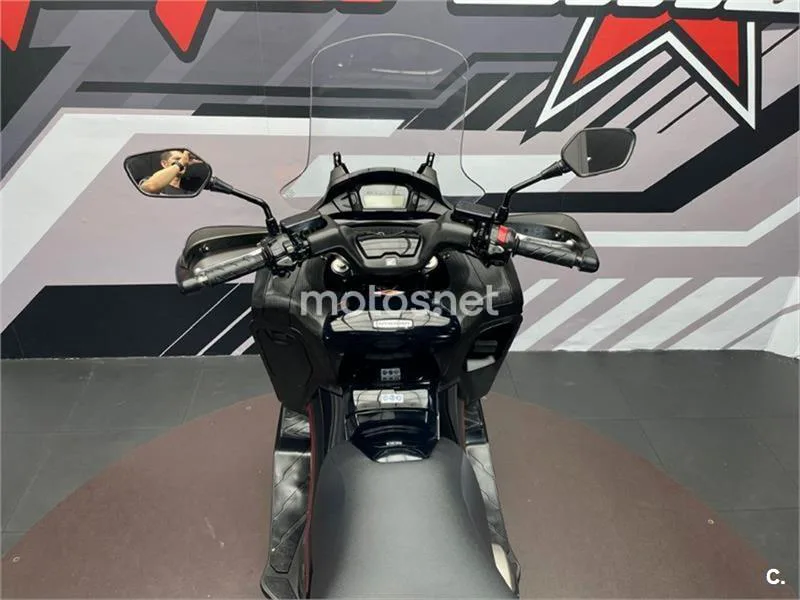 Honda Integra 750 S – Vista 9