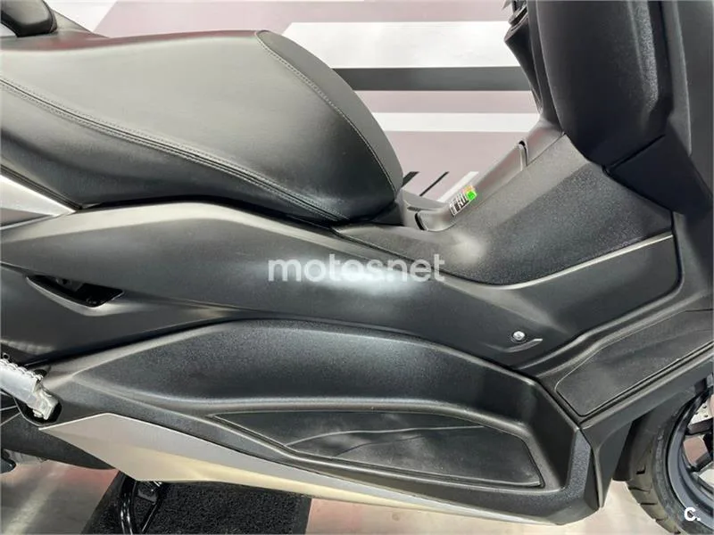 Yamaha XMAX 400 – Vista 12