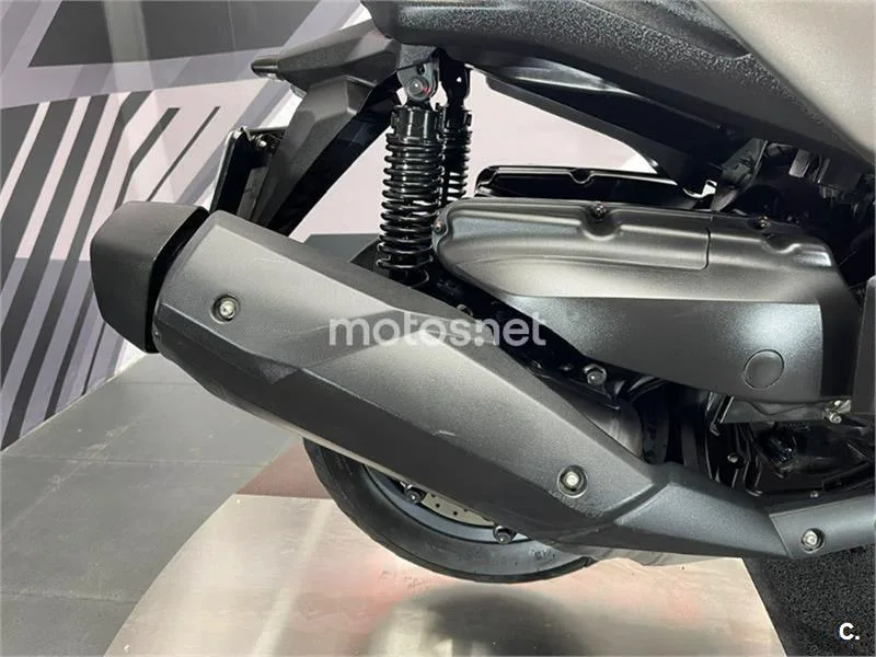Yamaha XMAX 400 – Vista 17