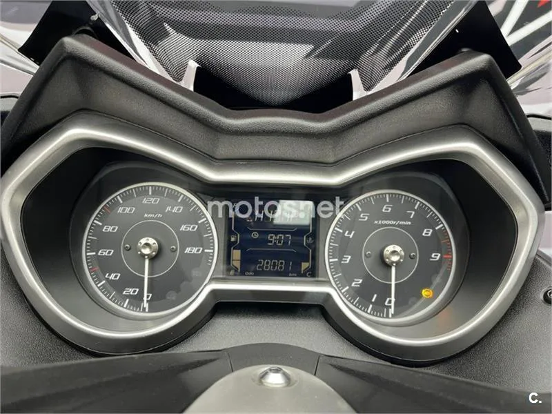Yamaha XMAX 400 – Vista 6