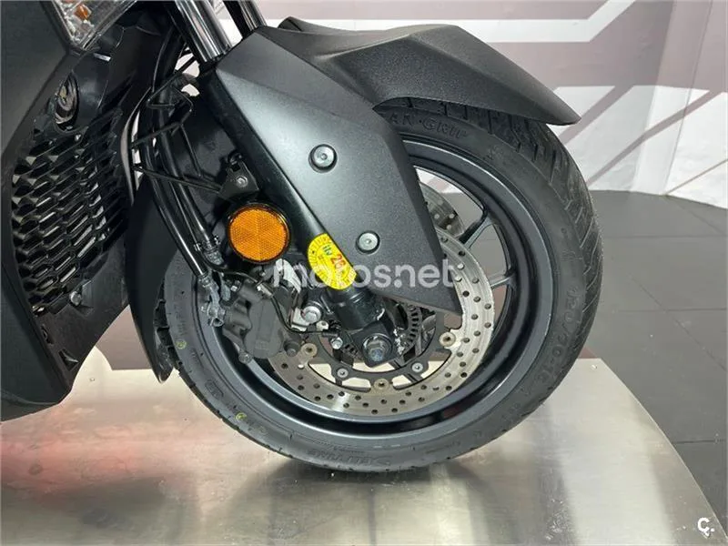 Yamaha XMAX 400 – Vista 15