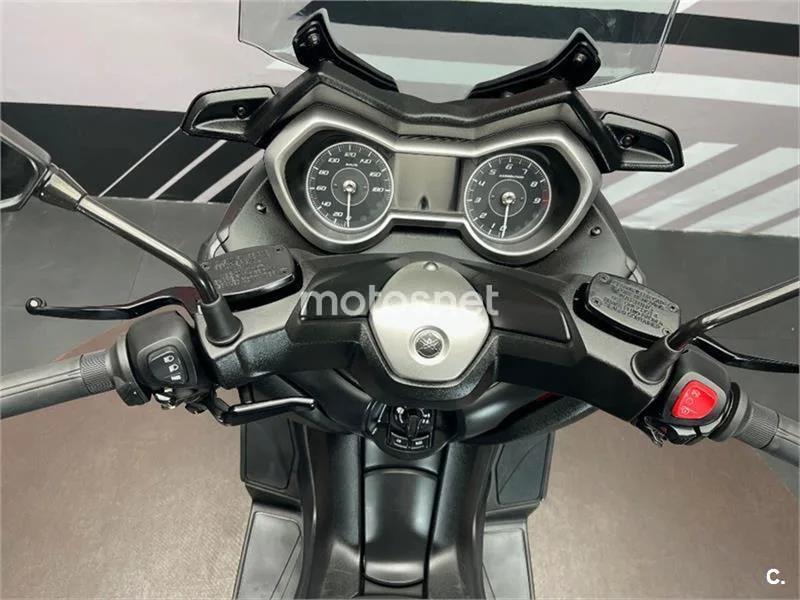 Yamaha XMAX 400 – Vista 7
