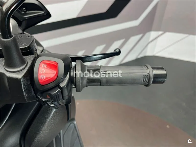 Yamaha XMAX 400 – Vista 9