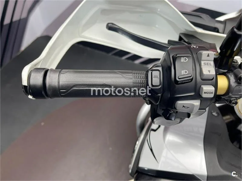 Honda CRF 1000L Africa Twin – Vista 13