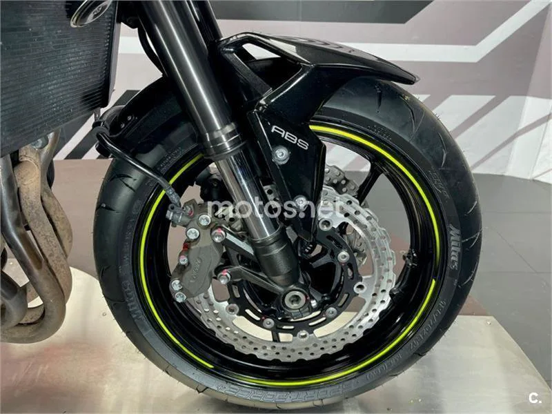 Kawasaki Z900 – Vista 14