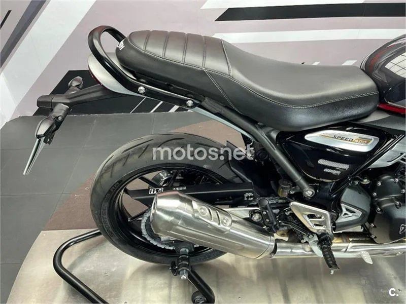 Triumph Speed 400 – Vista 14