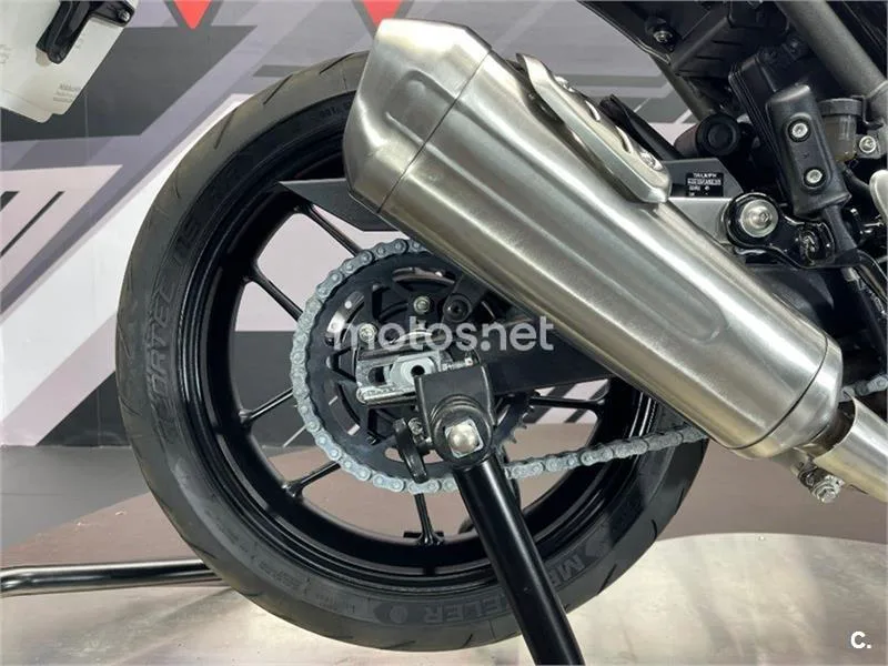 Triumph Speed 400 – Vista 15