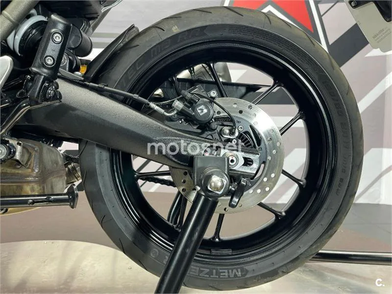 Triumph Speed 400 – Vista 18