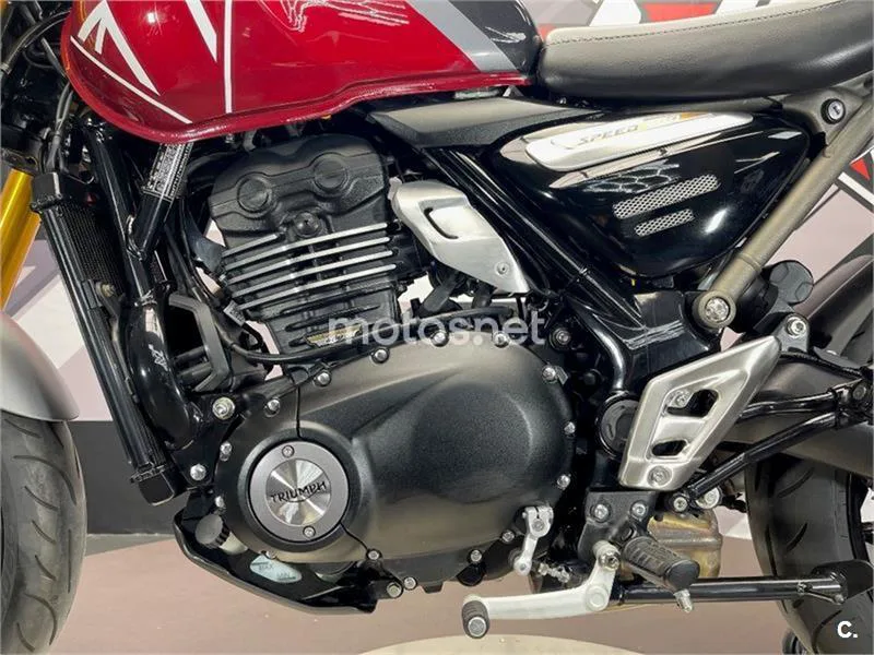 Triumph Speed 400 – Vista 21