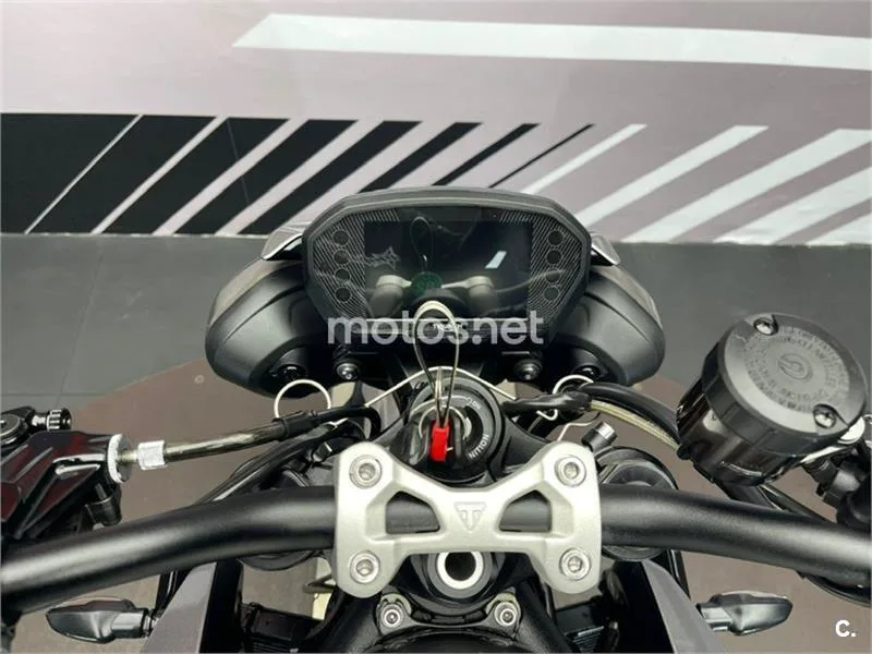 Triumph Street Triple 765 – Vista 15