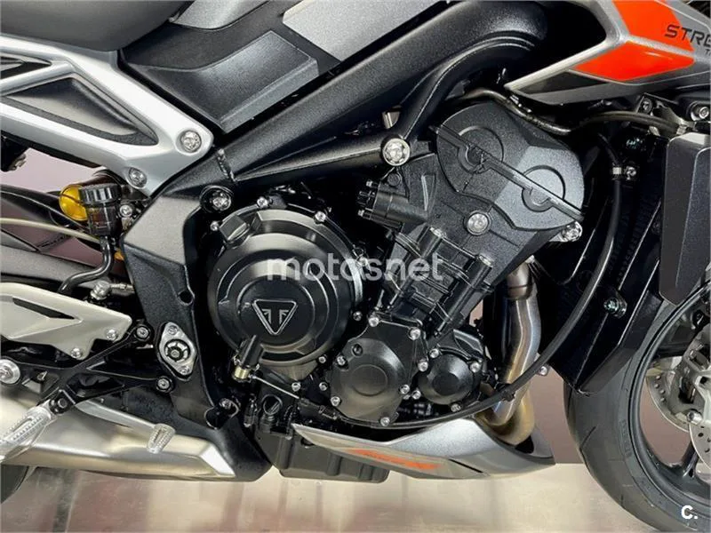 Triumph Street Triple 765 – Vista 20