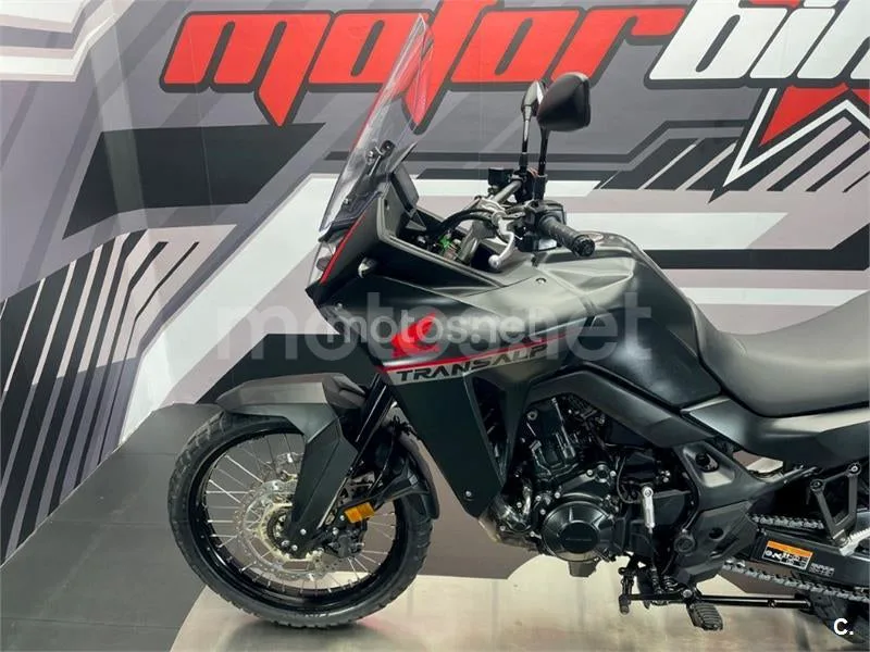 Honda XL750 Transalp - Vista 32